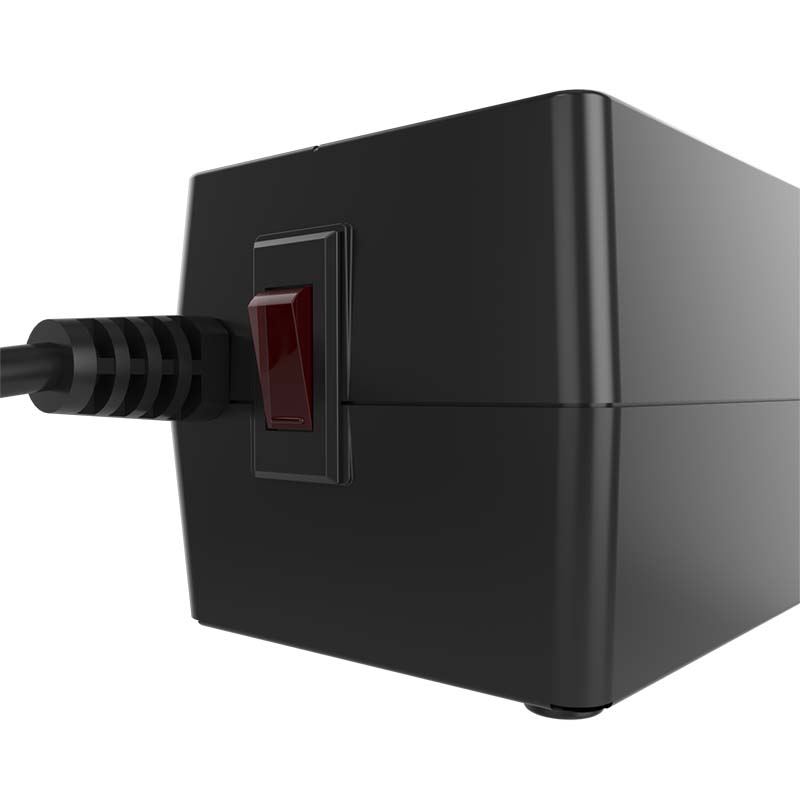 Regulador Estabilizador automático de voltaje FVR-1011  Forza 1000VA/500W 4 salidas AC 2USB 115V