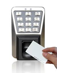 Biométrico Autónomo antivandálico ZKTeco MA500 para control de acceso con huella y tarjeta.